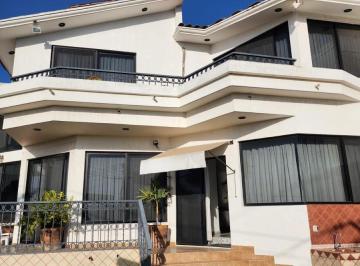Casa · 367m² · 4 Recámaras · 4 Estacionamientos · Casa en Venta con Increible Vista Al Acueducto