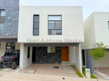 Casa · 205m² · 3 Recámaras · 2 Estacionamientos · Zibatá Casa de 3 Recamaras en Venta Rah973