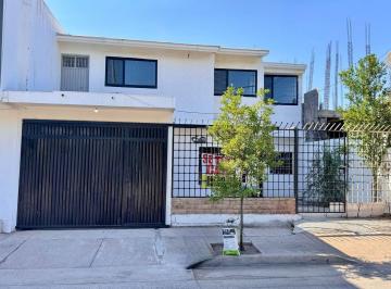 Casa · 6 Recámaras · 2 Estacionamientos · Casa en Venta en Col. Ignacio Allende