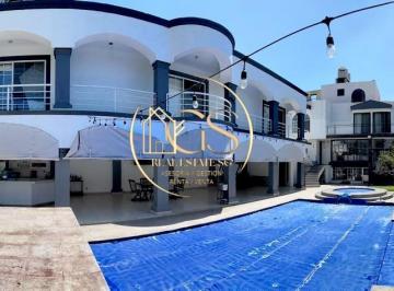 Casa · 690m² · 7 Recámaras · 8 Estacionamientos · Casa en Venta Praderas de La Hacienda Celaya