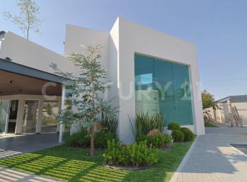 Casa · 865m² · 5 Recámaras · 5 Estacionamientos · Casa de Campo en Venta, Col. Fraccionamiento Los Sauces, Tlajomulco, Jal.