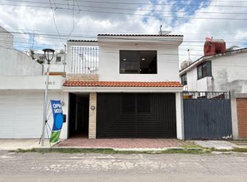 Casa · 226m² · 2 Recámaras · 2 Estacionamientos · Casa en Venta en Mayorazgo
