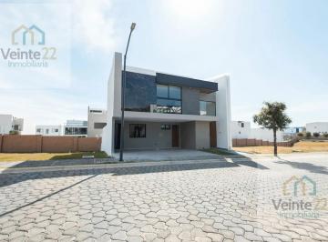 Casa · 361m² · 3 Recámaras · 3 Estacionamientos · Casa en Venta en Parque Sofía, con Acabados de Lujo