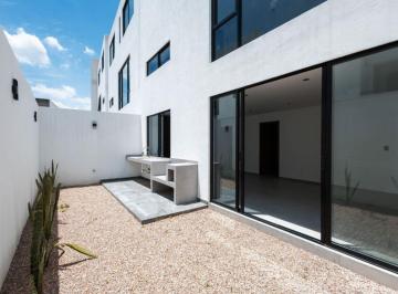 Casa · 319m² · 3 Recámaras · 2 Estacionamientos · Casa en Venta en Parque Sinaloa, con Balcón en Recámara Principal