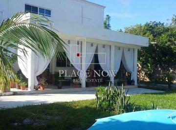 Casa · 590m² · 4 Recámaras · 8 Estacionamientos · Casa en Venta, Fracc. Bosques del Caribe Cancún