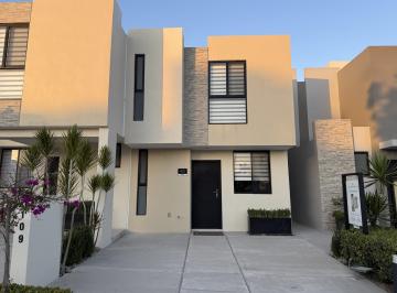 Casa · 90m² · 3 Recámaras · 2 Estacionamientos · Casa en Venta Nueva en Interlomas