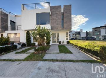 Casa · 237m² · 3 Recámaras · 2 Estacionamientos · Venta de Casa en Fracc. La Herradura, Pachuca de Soto, Hgo
