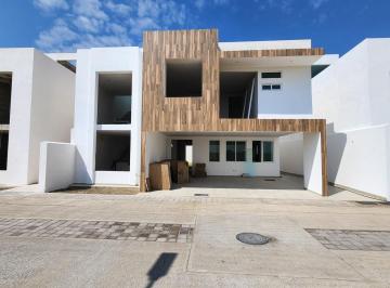 Casa en condominio · 380m² · 5 Recámaras · 3 Estacionamientos · Casa en Condominio en San Salvador Tizatlalli