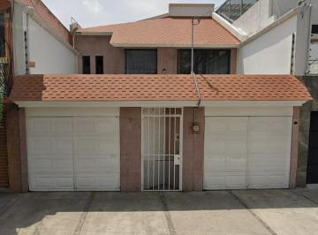 Casa de 4 habitaciones, Gustavo A. Madero · Bonita Propiedad en Una Exelente Ubicacion Cerca de Escuelas Parques y Hospitales