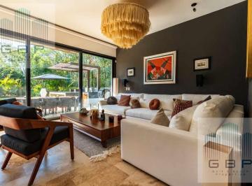 Casa · 618m² · 4 Recámaras · Casacasa de Lujo con Domótica y Alberca a 5 Minutos de La Playa en Playa del Carmen