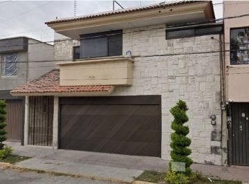 Casa de 3 habitaciones, Puebla · Casa en Av 41, Puebla, con Jardin, 3 Recamaras, 2 Estacionamientos, Cerca de Vías Rapidas y Plazas