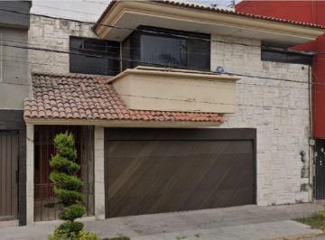 Casa en Venta de 3 habitaciones El Mirador · Casa en Puebla, con Jardin, 3 Recamaras, 2 Estacionamientos, Cerca de Vías Rapidas y Plazas