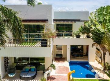 Casa · 394m² · 4 Recámaras · 2 Estacionamientos · Se Renta Casa en Novo Puerto Cancún con Acceso a La Playa y Amenidades