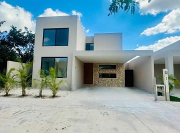Casa en condominio de 4 habitaciones, Mérida · Casa en Venta de 4 Recamaras en Privada Residencial en Merida