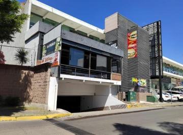 Local comercial · 50m² · 30 Estacionamientos · Local de Renta - (4)