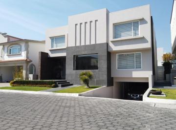 Casa de 4 habitaciones, Metepec · Venta de Casa en Residencial "Providencia" La Mejor Zona de Metepec, Frente a Town Square