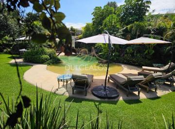 Casa de 6 habitaciones, Cuernavaca · Casa en Renta de 1 Nivel 6 Recs Alberca Padel Jardín Maduro Alberca en Privad con Seguriad