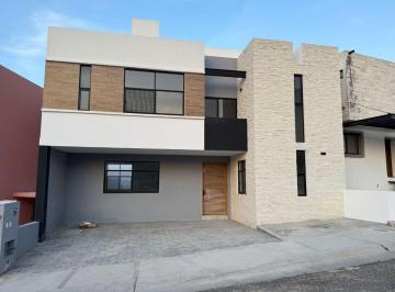 Casa de 3 habitaciones, El Marqués · Distinción en Cada Nivel, Casa con Roof Garden y Sótano