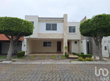 Casa · 257m² · 3 Recámaras · 2 Estacionamientos · Venta de Casa en Lomas de Angelópolis