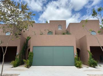 Casa de 3 habitaciones, Mérida · Townhouse en Venta en Temozón Norte, Mérida.