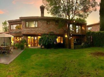 b270ae30df4573767d5fd99625a68af16164a3d5d7cf7b9d970e811e31fef86c · Hermosa Casa en Venta en Condominio San Jeronimo