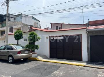 Casa · 306m² · 4 Recámaras · 3 Estacionamientos · Casa en Venta Colonia San Bartolo Atepehuacan