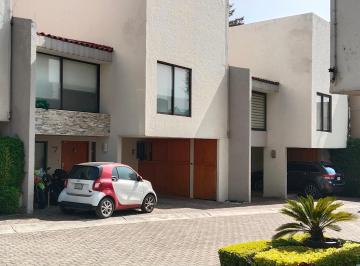 residencia de 3 niveles,planta baja :consta de sala-comedor,cocina c/cocina inte · Residencia en Venta Excelente Ubicacion