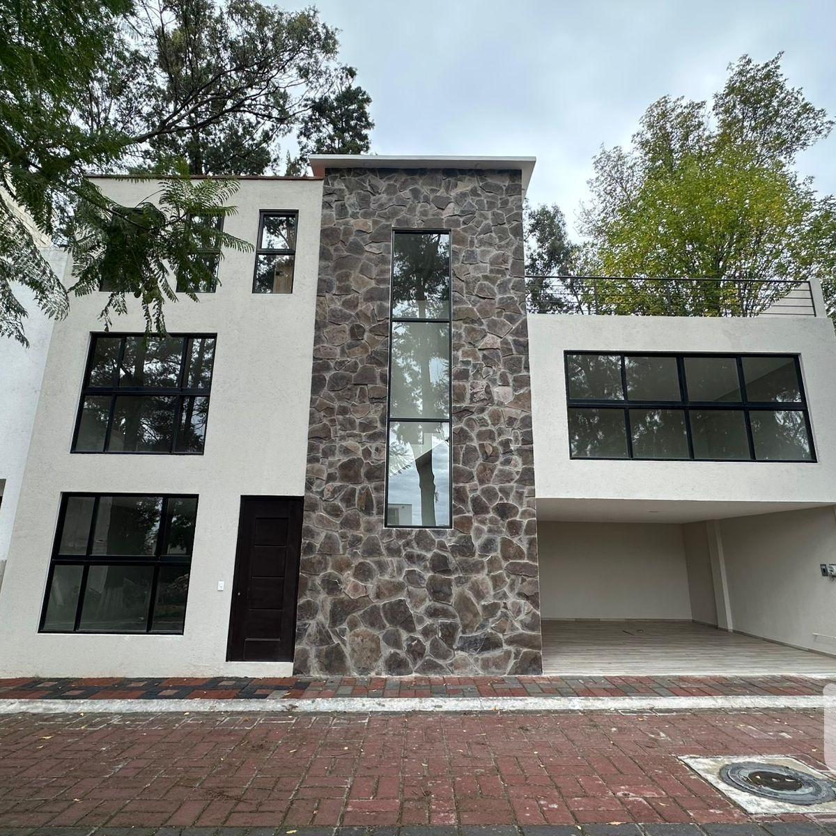 Moderna Casa con Jardín y Roof Garden en Fraccionamiento Foresta