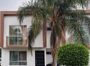 Casa de 3 habitaciones, Celaya · Casa en Venta en Esquina Fraccionamiento Balaam Azul