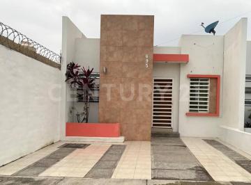 Casa · 55m² · 2 Recámaras · 2 Estacionamientos · Casa en Venta en Villas Diamante