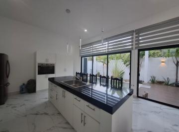 Casa · 278m² · 2 Estacionamientos · Casa en Condominio en Residencial Chaactun