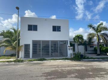 Casa · 6 Recámaras · 4 Estacionamientos · Vendo Edificio de 3 Amplios Depas de 2 Rec Amueblados en Av Rodin con Av 135 Polígono Sur