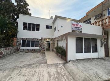 Casa · 233m² · 5 Recámaras · 2 Estacionamientos · Casa en Venta Ideal Para Oficinas, Instituto, Comercio en Zona Centro