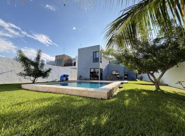 Casa · 1000m² · 5 Recámaras · 4 Estacionamientos · Residencia Amueblada en Renta de 5 Recámaras y con Paneles Solares