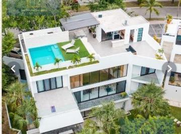 Casa · 854m² · 4 Recámaras · Casa en Venta en Playacar