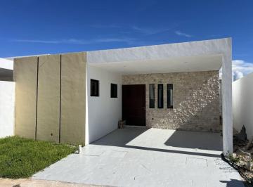 Casa de 3 habitaciones, Mérida · Casa de 1 Planta, con Piscina, Dentro de Exclusiva Privada con Amenidades.