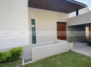 Casa · 502m² · 3 Recámaras · 2 Estacionamientos · Casa en Venta en San Pedro Garza García