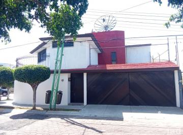 Casa · 228m² · 3 Recámaras · 2 Estacionamientos · Casa en Renta en Quintas del Marques.