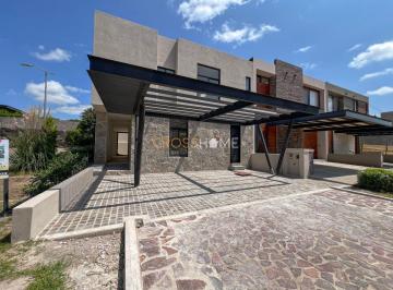 Casa de 4 habitaciones, Querétaro · Adquiere Tu Casa en Preventa en Altozano, Ubicación en Esquina y Recámara en Pb