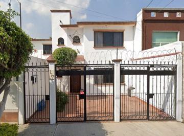Casa de 3 habitaciones, Nezahualcóyotl · Bonita Casa en Una Exelente Ubicacion Cerca de Parques Escuelas y Hospitales y Cedntros Comerciales