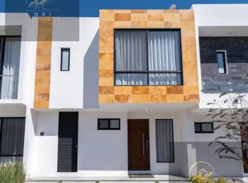 Casa · 128m² · 3 Recámaras · 2 Estacionamientos · Casa en Juriquilla Privada Los Robles II