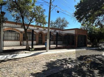 Casa · 560m² · 4 Recámaras · 3 Estacionamientos · Casa en Campestre San Isidro, el marqués