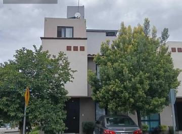 Casa · 92m² · 3 Recámaras · 2 Estacionamientos · Casa en Ciudad del Sol, Querétaro