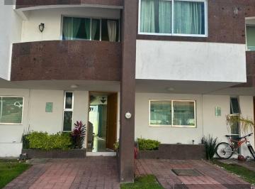 Casa en condominio · 234m² · 3 Recámaras · 2 Estacionamientos · Bahamas Residencial Corregidora, en Venta