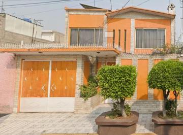 Casa de 3 habitaciones, Nezahualcóyotl · Bonita Casa en Una Exelente Ubicacion Cerca de Escuelas Parques y Hospitales Centros Comerciales