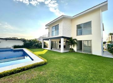 Casa · 353m² · 4 Recámaras · 3 Estacionamientos · Casa en Fraccionamiento Paraíso Country Club