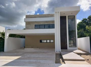 Casa · 434m² · 4 Recámaras · 6 Estacionamientos · Venta de Casa en Residencial Nortemérida Komchen Mérida Yucatán