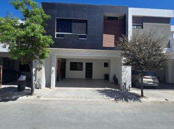 Casa · 180m² · 3 Recámaras · 2 Estacionamientos · Venta Casa en Valle de Plata Apodaca