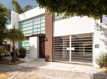 Casa · 251m² · 3 Recámaras · 2 Estacionamientos · Casa en Venta Ubicada en Lomas de Angelopolis L