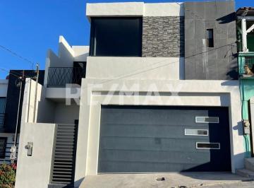 Casa · 223m² · 4 Recámaras · 2 Estacionamientos · Casa en Venta Estrellas del Pacifico - (4)